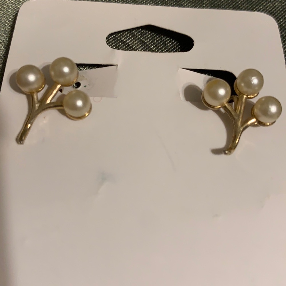 PEARLS CLIP ON EARRINGS 1/2”. NEW CUSTOM JEWELRY.